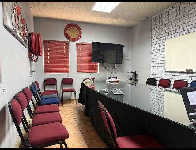 436M² OFFICE FOR SALE IN RUSTENBURG CENTRAL